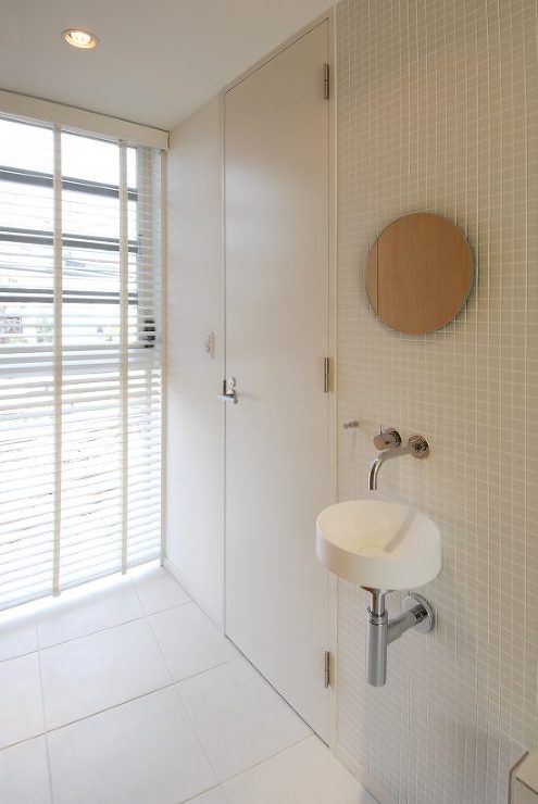 トイレ前の洗面器