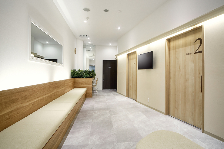 皮膚科クリニック待合室