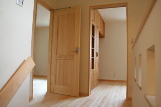 037_分離発注方式で建てた左官外壁の家...