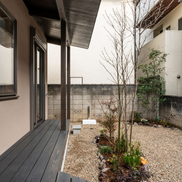 おおらかに庭と空につながる家 | やどり...