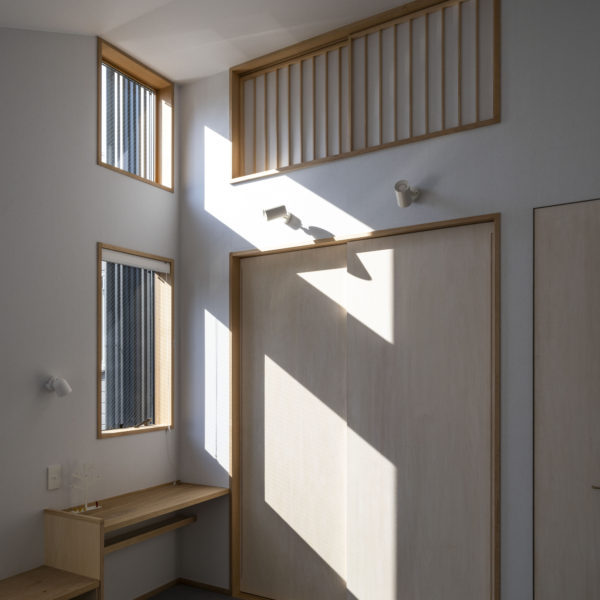 窓辺を愉しむ都心の家 | やどり-創建舎...