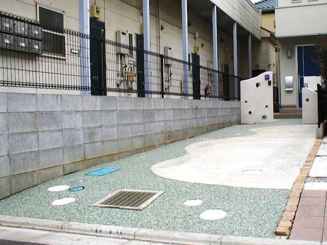 海をイメージした外構工事【青い空と海、白い雲と砂浜を再現した施工例】