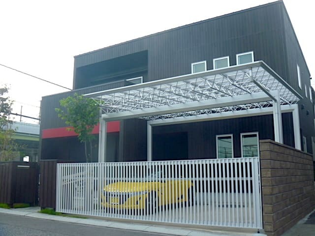 スタイリッシュな建物と外構デザイン