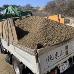 施工中（3）砂利の積み込み