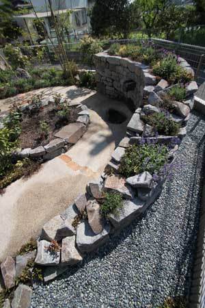 施工事例 No.147　花いっぱいの石積...