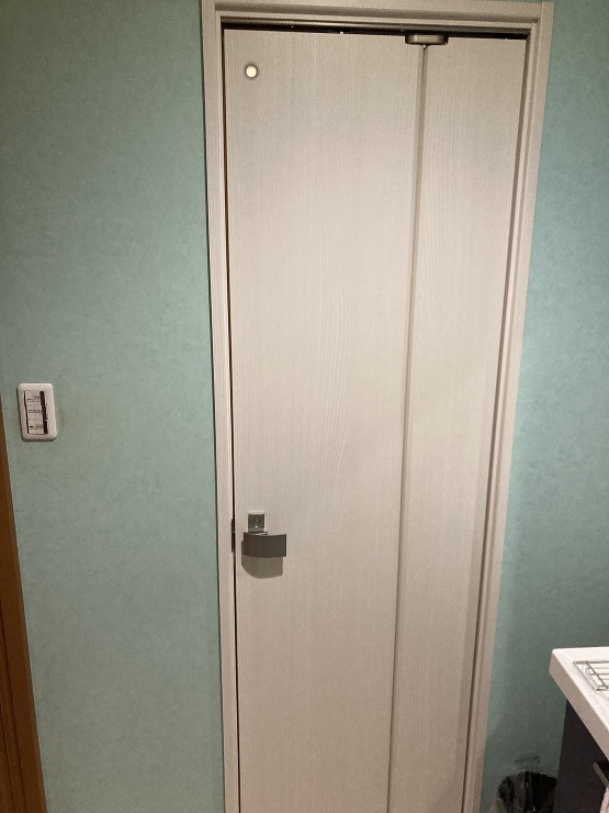 施工事例 トイレのドアがリビングに接して...