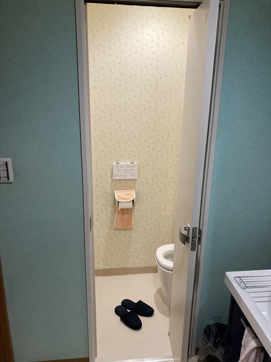 施工事例 トイレのドアがリビングに接して...