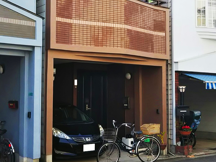 出会いは大阪府リフォームマイスターへのお問い合わせでした！大阪府リフォームマイスターは優良企業と認められた業者だけが登録できる制度です^^今回、外壁・屋根・玄関など、外装をトータルでキレイにしました！