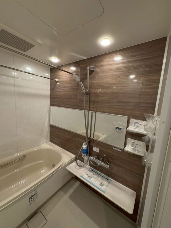 洗面所水漏れ！火災保険でお風呂も交換！