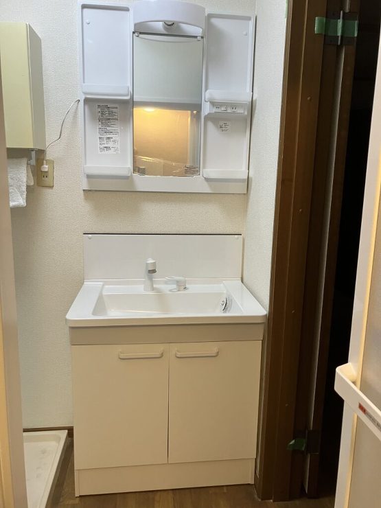 予算を抑えて、洗面化粧台の取り替え