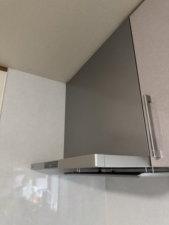 掃除が億劫、、、掃除簡単レンジフードに取り替え！