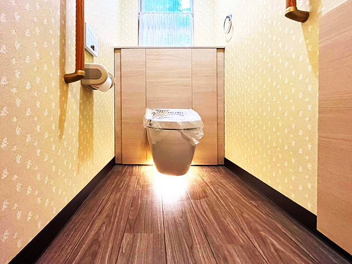 浮いてるトイレ！掃除がしやすくスタイリッシュに！背面は収納スペースになっています^^