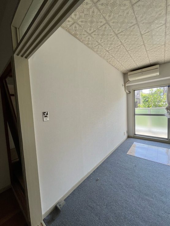 低予算でお部屋を明るくキレイに！クロスの貼替・塗装工事の事例