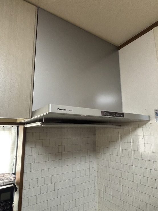 レンジフードを取り替えて掃除が楽に！エコナビ搭載モデルで省エネにも^^