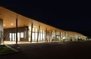 軽井沢発地市庭｜建築事業｜施工実績｜NI...
