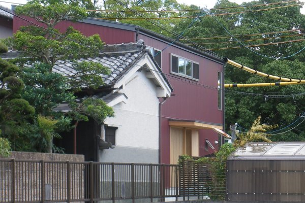 U邸