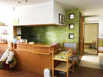 (52)大阪府茨木市 橋本こどもクリニック様 ・窓やドアに多数設置 住友林業