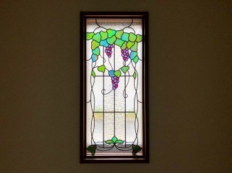 (91)和歌山県有田郡Ｈ様邸 はめ殺し窓 ブドウ 玄関＆階段室 施工前後比較写真 ・窓やドアに多数設置 ヘーベルハウス