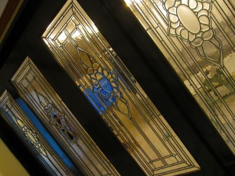 (83)大阪府豊中市Ｔ様邸? ドア＆上げ下げ窓 ・窓やドアに多数設置