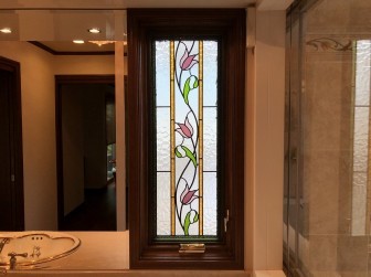 (139)大阪府吹田市T様邸? はめ殺し窓 洗面所 チューリップの花 施工前後比較写真 三井ホーム