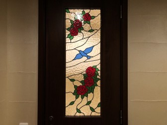 (147)兵庫県芦屋市H様邸? トイレドア 目隠しガラス使用 施工前後比較写真 バラの花＆青い鳥※お客様の声有り