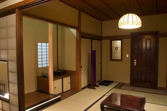 万俵家２階寧子の部屋