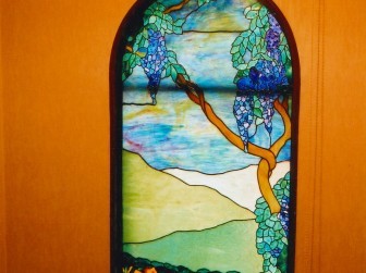 (47)大阪府大阪市 階段室吹き抜け はめ殺し窓 風景(藤.カキツバタ) ティファニータイプ　