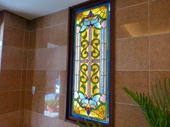 (30)大阪府堺市老人ホームシャローム晴れる家３号館様 エントランスホール LED内蔵ステンドグラス