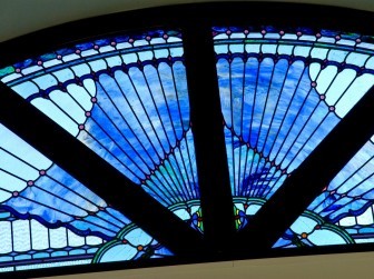 (4)大阪府豊中市 丸福衣装店様 ・窓やドアに多数設置