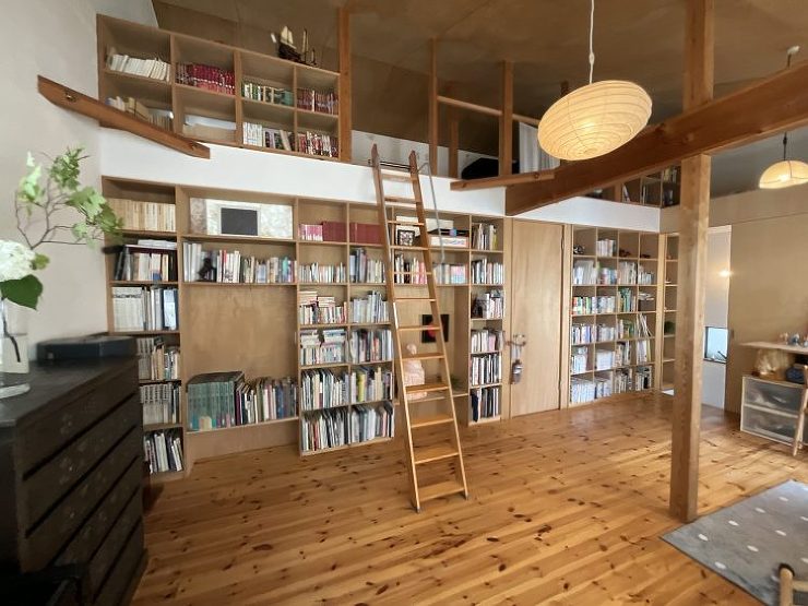 本とアートの家