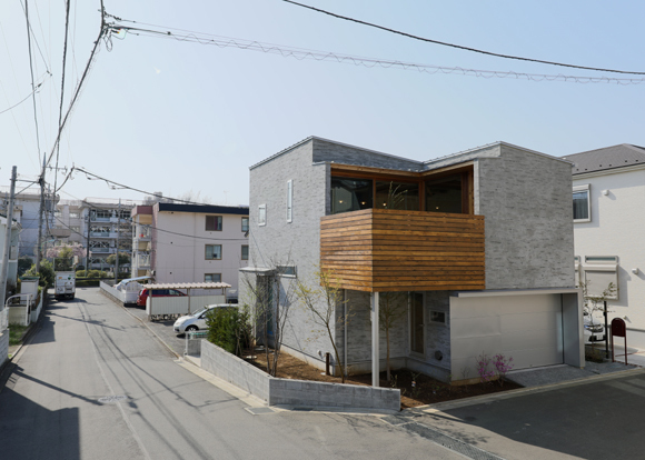 東京都町田市新築住宅-緑が見渡せるインナーガレージのある家-