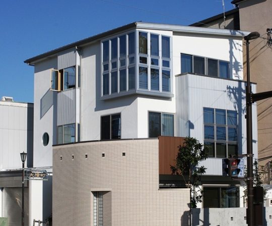 市街地の3階建て