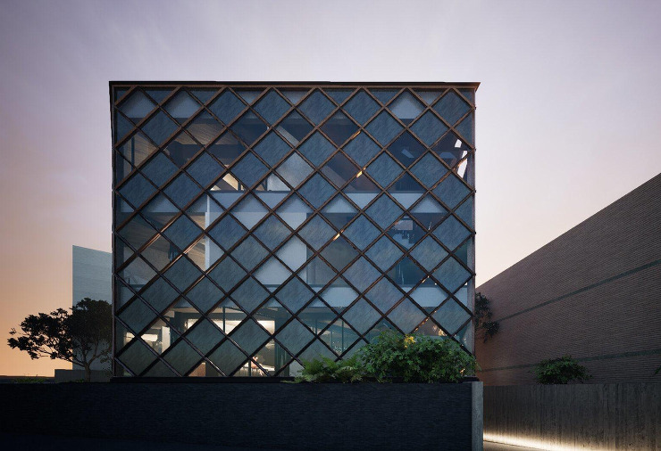 元麻布・格子の家 -GRID HOUSE...