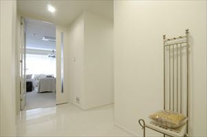 重く暗い空間を明るい空間へ | リノベー...