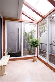 広いリビングでおもてなしやパーティーを ...