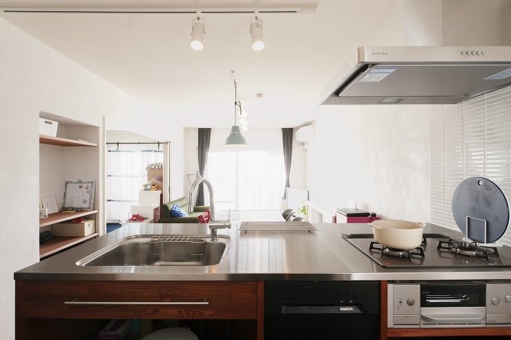 色とDIYにこだわったアートフルな空間 ...