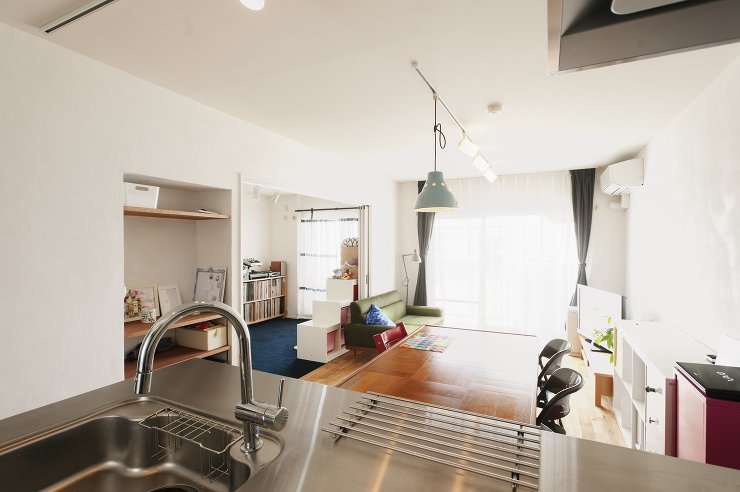 色とDIYにこだわったアートフルな空間 ...