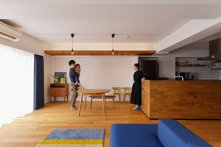 ブルーが映えるナチュラル＆シンプルスタイ...