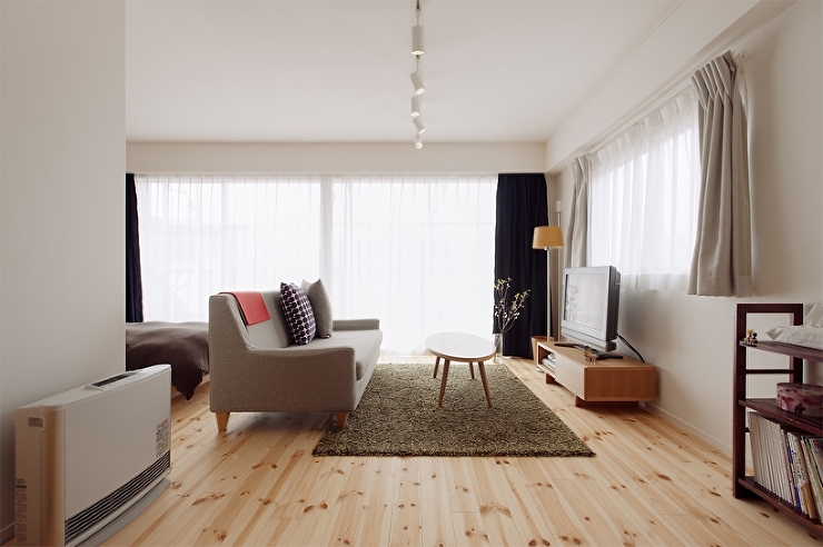 古いサッシも一役。開放感たっぷりに暮らす...