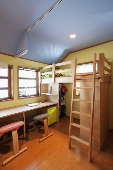 ひみつの扉がある子ども部屋 | リノベー...