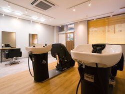 シンプルクラシックの美容室内装施工例一覧...