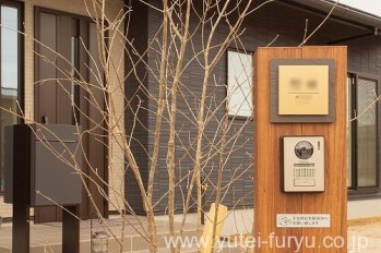 目地で魅せるシンプル外構 | 福岡・北九...