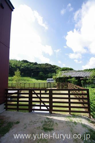 庭に芝を貼りドッグランにリフォーム | ...