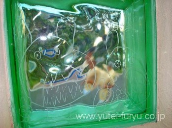 ガーデンルームココマに絵をブラストしたガ...