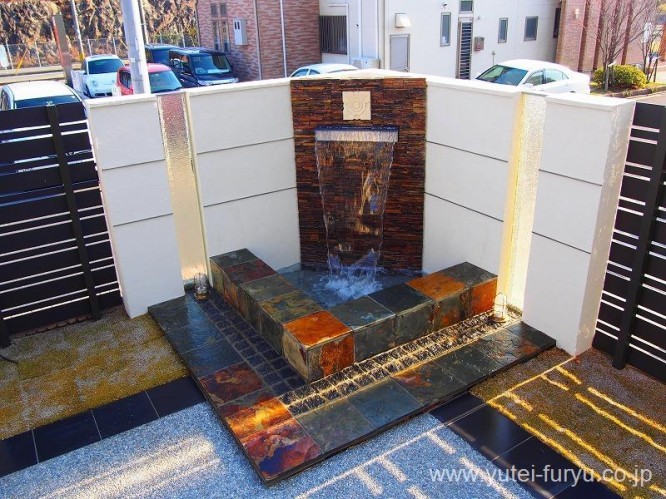 優雅で洗練されたリゾート空間の庭 | 福...