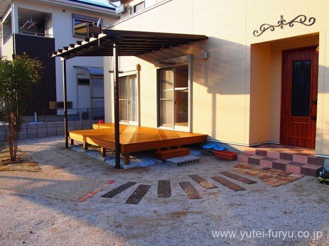 落ち着きのあるナチュラルな新築外構 | ...