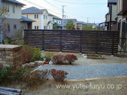 目隠しと花の絵をサンドブラストしたガラス...