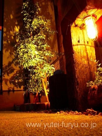 耐火レンガの鉢とアプローチ照明の設置　北...