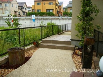 耐火レンガの鉢とアプローチ照明の設置　北...