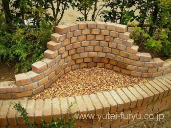 耐火レンガの鉢とアプローチ照明の設置　北...